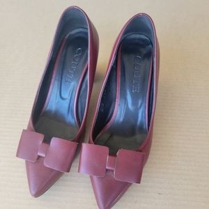 Women pump